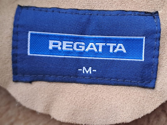 Chaqueta sin mangas gamuza, color Beige Marca Regatta Talla M, tiene unas manchas pequeñas al costado del cierre totalmente lavables.