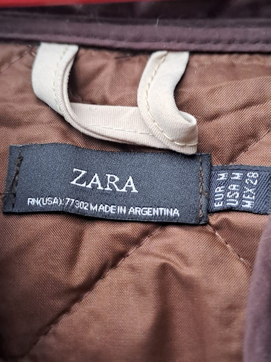 Chaqueta manga corta color café Marca Zara Talla M Botones