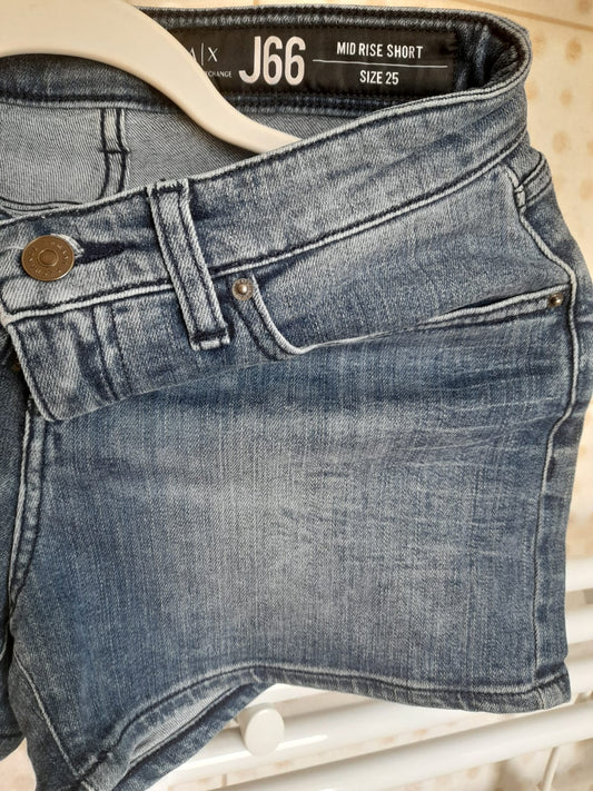 Short Armani Exchange  Talla 25  Jeans elasticado  