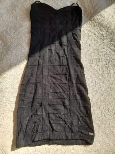 Vestido strapless Guess Talla XS, negro strapless, tela elasticada tipo spandex