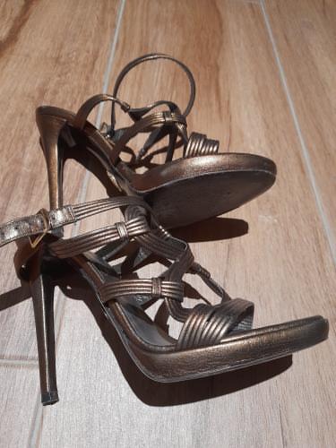 Tacones Roberto Cavalli  Talla 37,5 Una postura