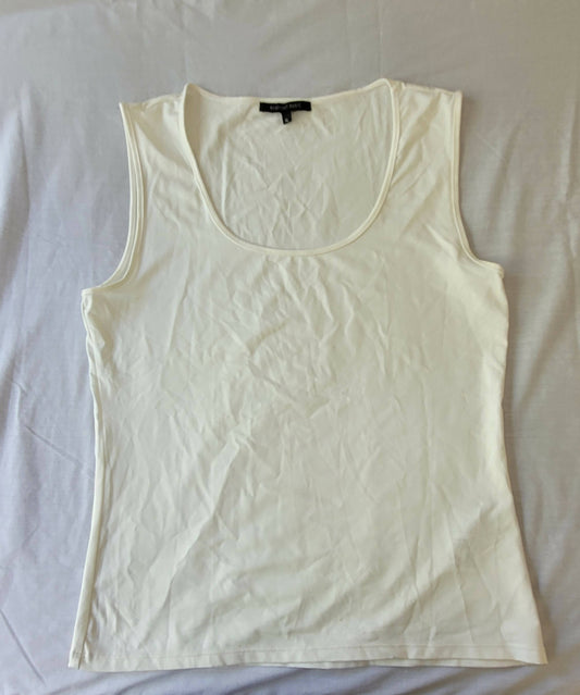 Polera XL sin manga blanca BASEMENT