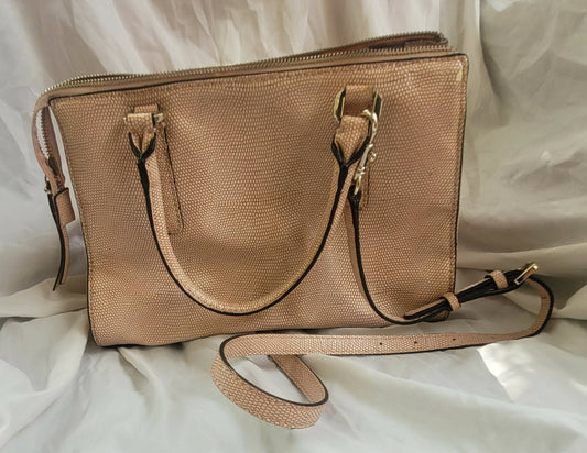 BOLSO DE MANO GUESS, rosa pálido, AUTÉNTICO CUERO vegano.